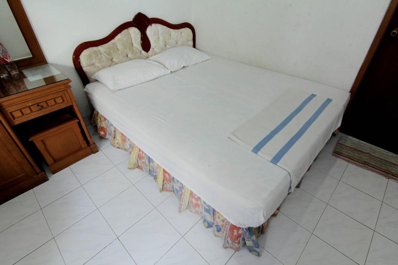 Hotel Fevytra Syariah Джокьякарта Экстерьер фото