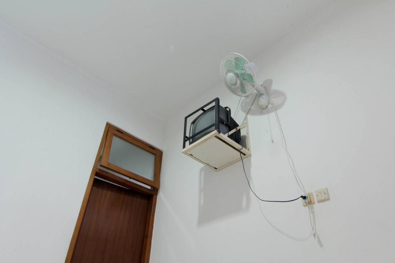 Hotel Fevytra Syariah Джокьякарта Экстерьер фото