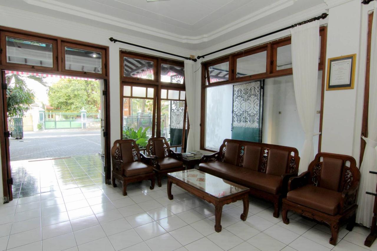 Hotel Fevytra Syariah Джокьякарта Экстерьер фото