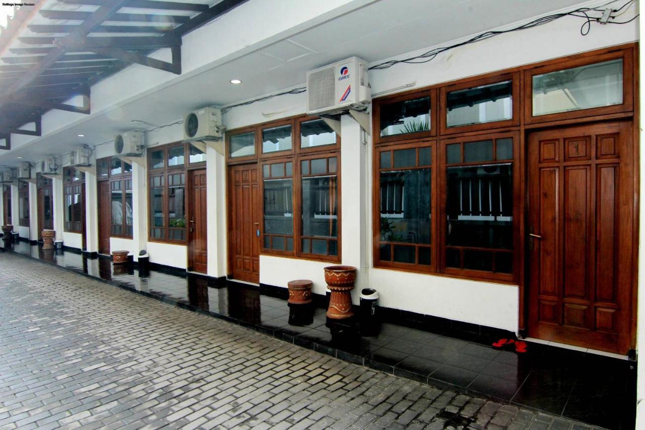 Hotel Fevytra Syariah Джокьякарта Экстерьер фото