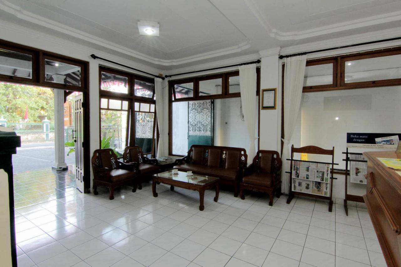 Hotel Fevytra Syariah Джокьякарта Экстерьер фото