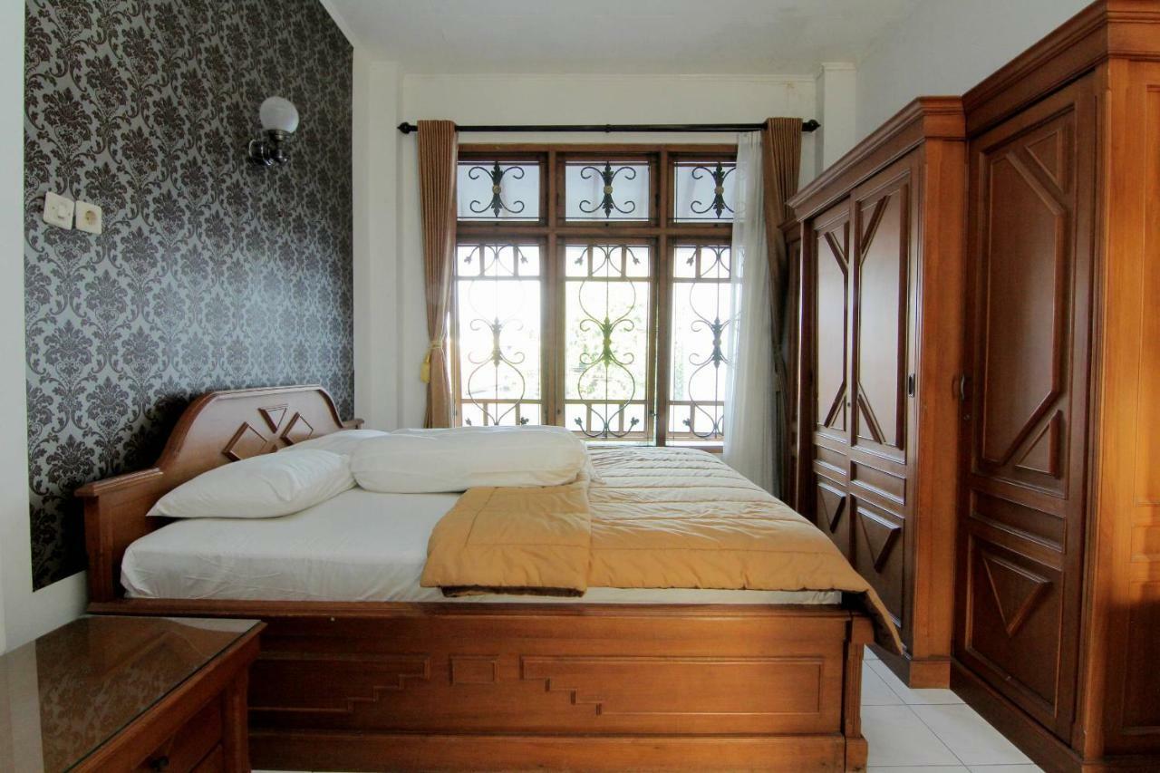 Hotel Fevytra Syariah Джокьякарта Экстерьер фото